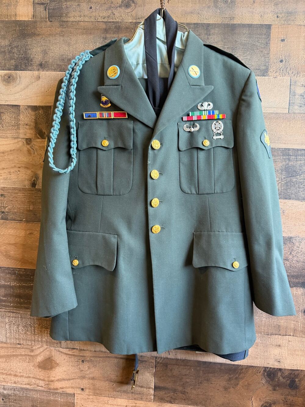 Vintage US Army AG-489 Green Class A Dress Uniform Set with Badges